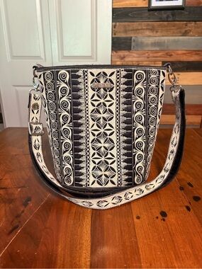 Used Banda Bag Hitaman Bucket Bag